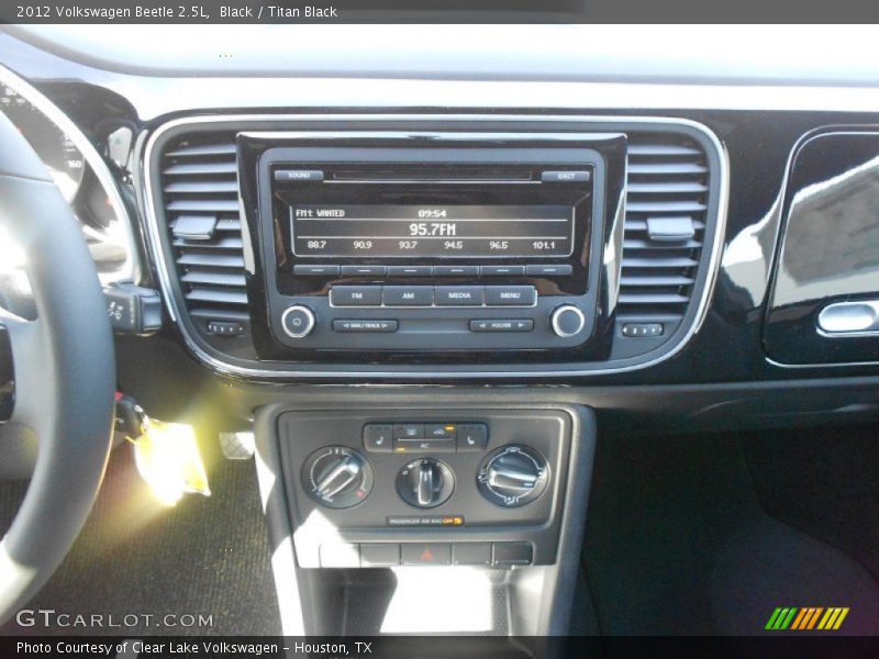 Black / Titan Black 2012 Volkswagen Beetle 2.5L