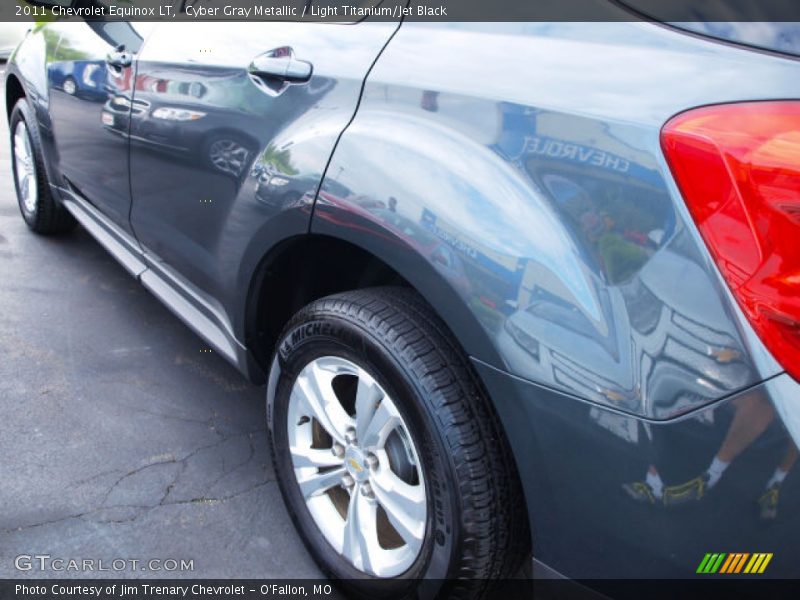 Cyber Gray Metallic / Light Titanium/Jet Black 2011 Chevrolet Equinox LT