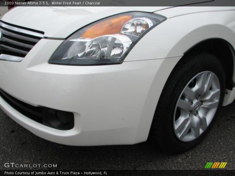 Winter Frost Pearl / Charcoal 2009 Nissan Altima 2.5 S