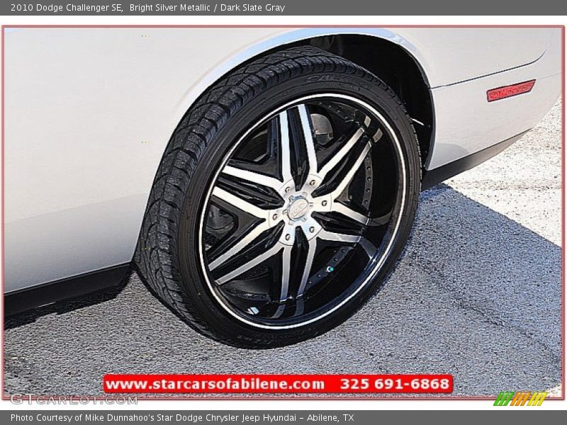 Bright Silver Metallic / Dark Slate Gray 2010 Dodge Challenger SE