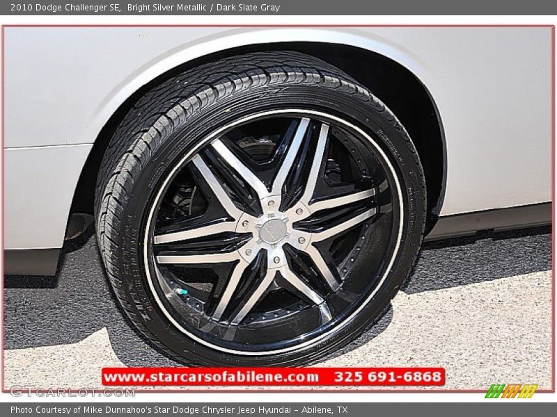 Bright Silver Metallic / Dark Slate Gray 2010 Dodge Challenger SE