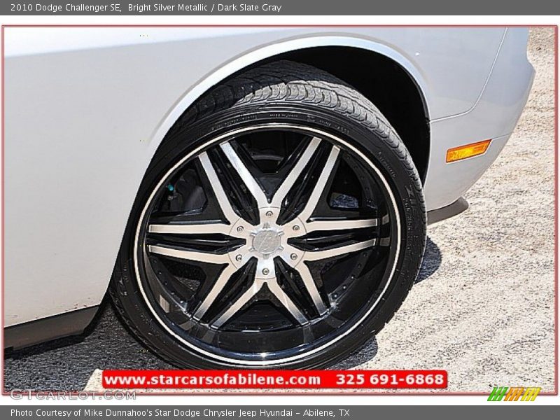 Bright Silver Metallic / Dark Slate Gray 2010 Dodge Challenger SE