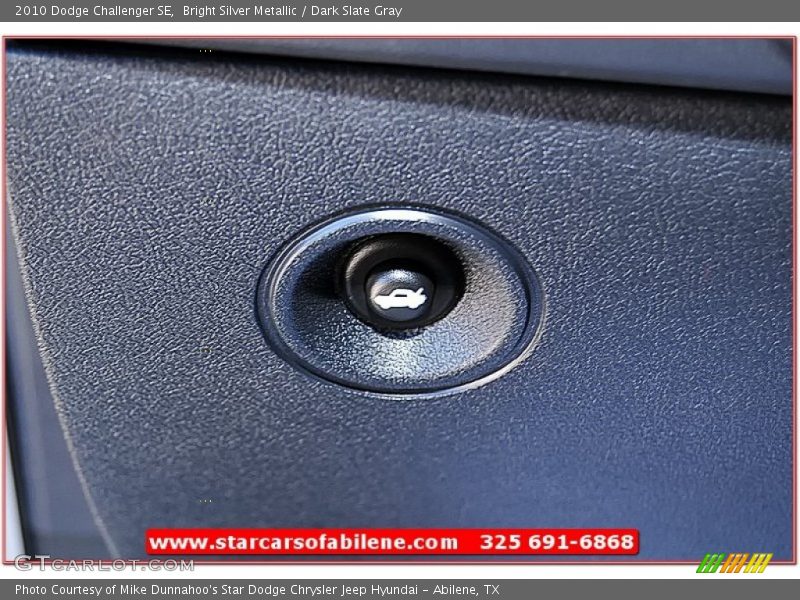 Bright Silver Metallic / Dark Slate Gray 2010 Dodge Challenger SE