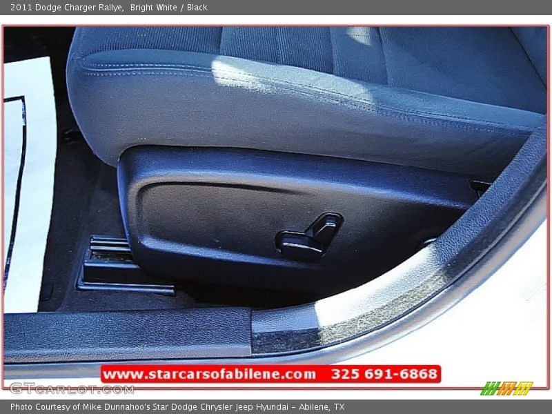 Bright White / Black 2011 Dodge Charger Rallye