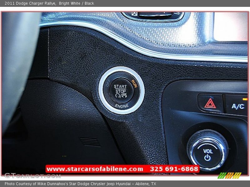 Bright White / Black 2011 Dodge Charger Rallye