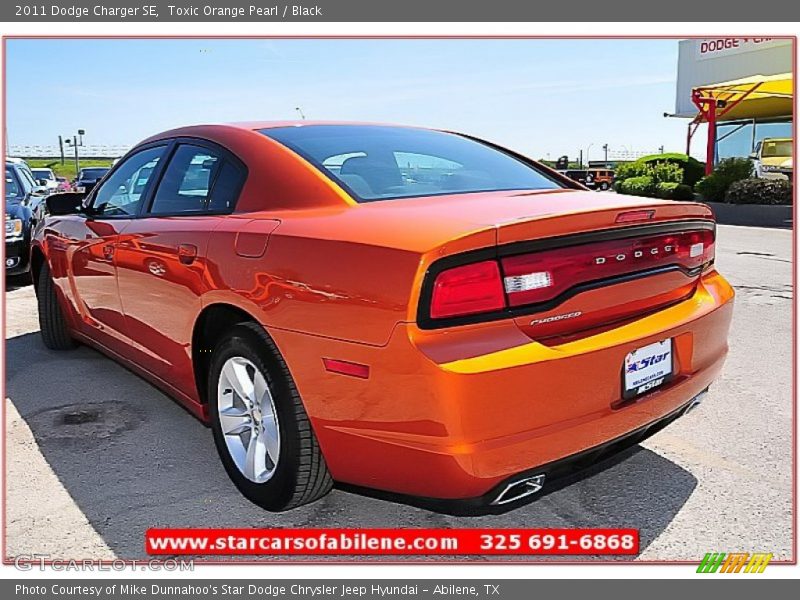 Toxic Orange Pearl / Black 2011 Dodge Charger SE