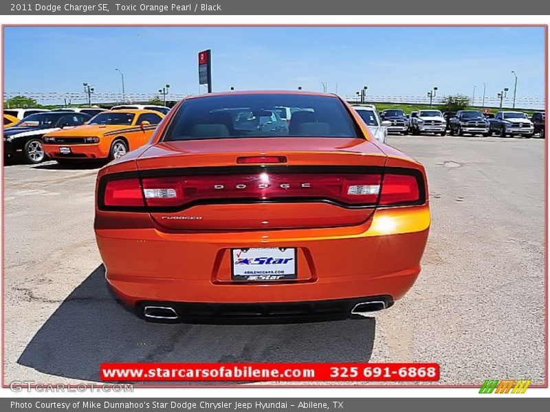 Toxic Orange Pearl / Black 2011 Dodge Charger SE