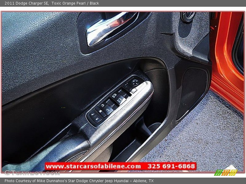 Toxic Orange Pearl / Black 2011 Dodge Charger SE