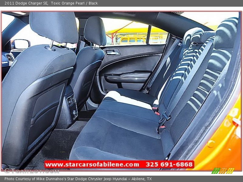 Toxic Orange Pearl / Black 2011 Dodge Charger SE
