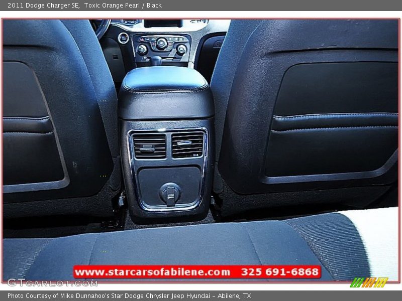 Toxic Orange Pearl / Black 2011 Dodge Charger SE