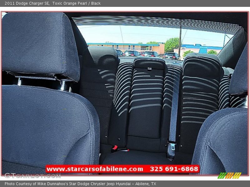 Toxic Orange Pearl / Black 2011 Dodge Charger SE