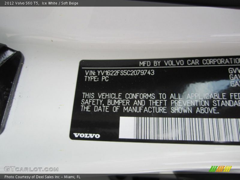 Ice White / Soft Beige 2012 Volvo S60 T5