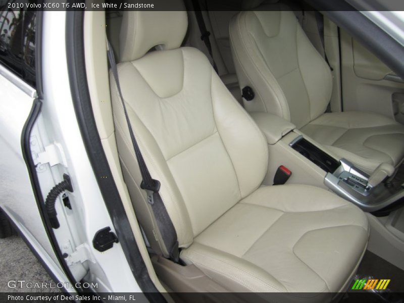 Ice White / Sandstone 2010 Volvo XC60 T6 AWD