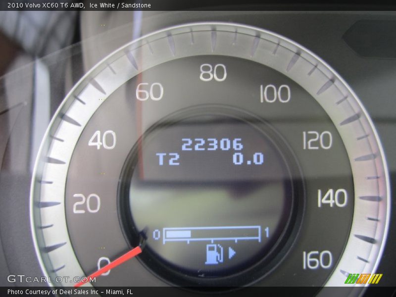 Ice White / Sandstone 2010 Volvo XC60 T6 AWD
