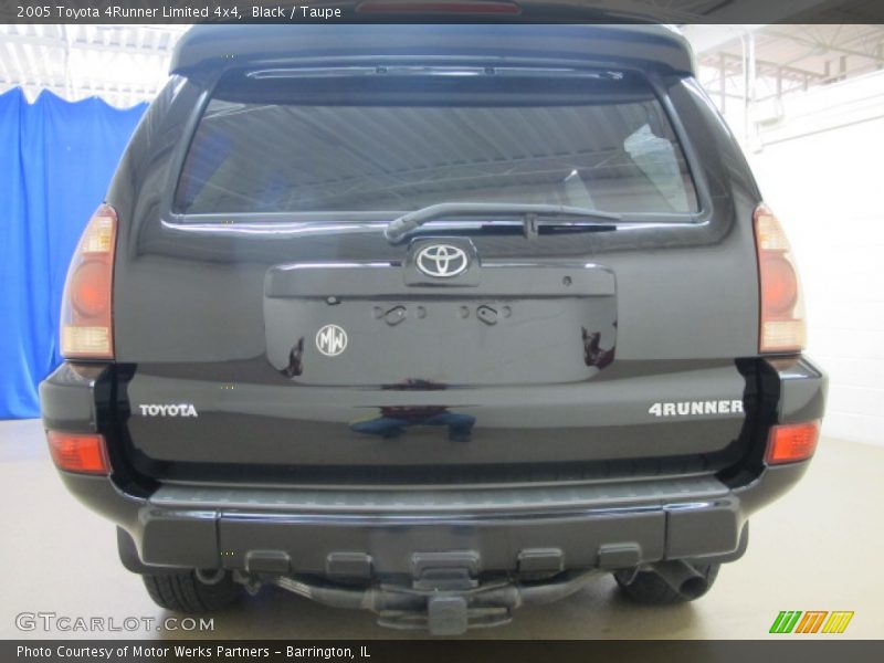 Black / Taupe 2005 Toyota 4Runner Limited 4x4