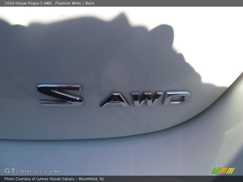 Phantom White / Black 2009 Nissan Rogue S AWD
