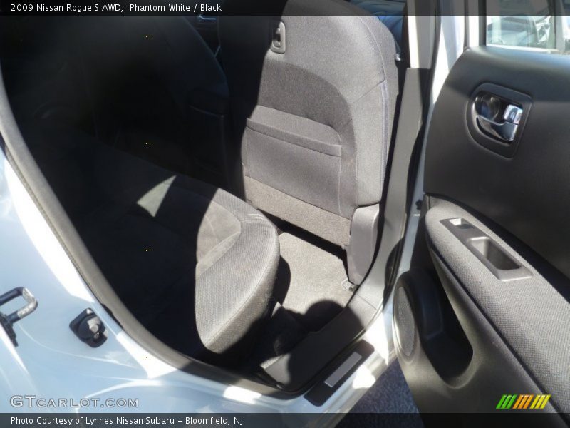 Phantom White / Black 2009 Nissan Rogue S AWD