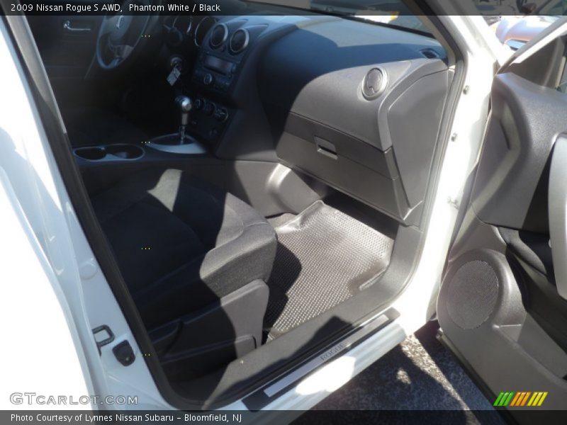 Phantom White / Black 2009 Nissan Rogue S AWD