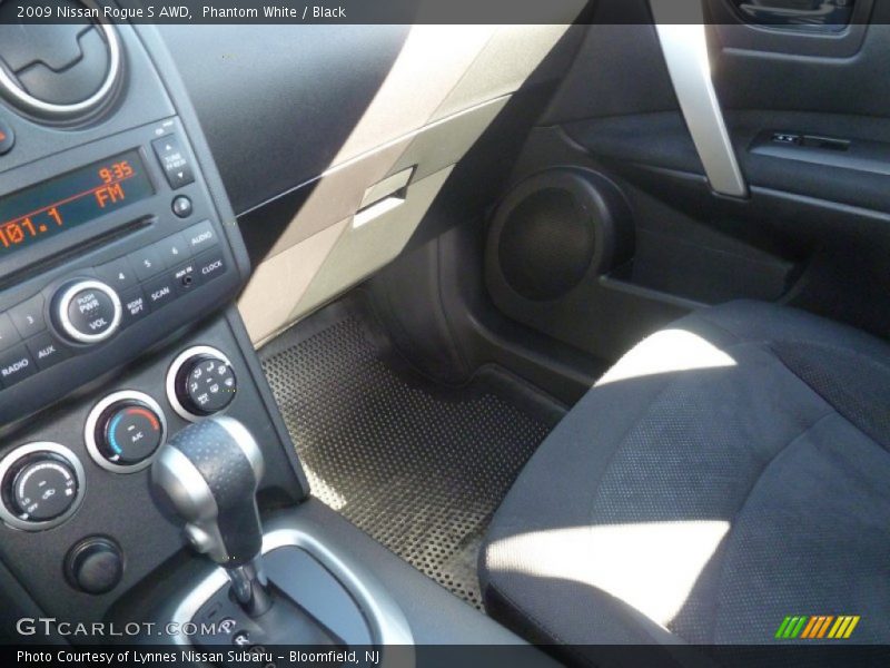 Phantom White / Black 2009 Nissan Rogue S AWD