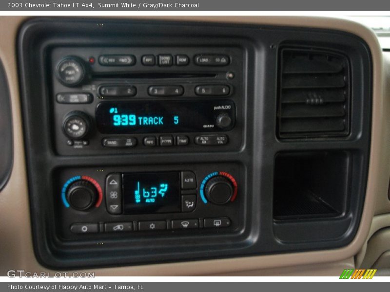 Summit White / Gray/Dark Charcoal 2003 Chevrolet Tahoe LT 4x4