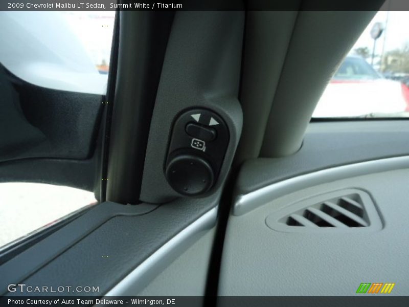 Summit White / Titanium 2009 Chevrolet Malibu LT Sedan