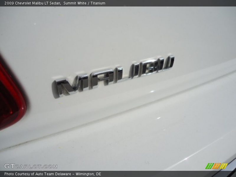 Summit White / Titanium 2009 Chevrolet Malibu LT Sedan