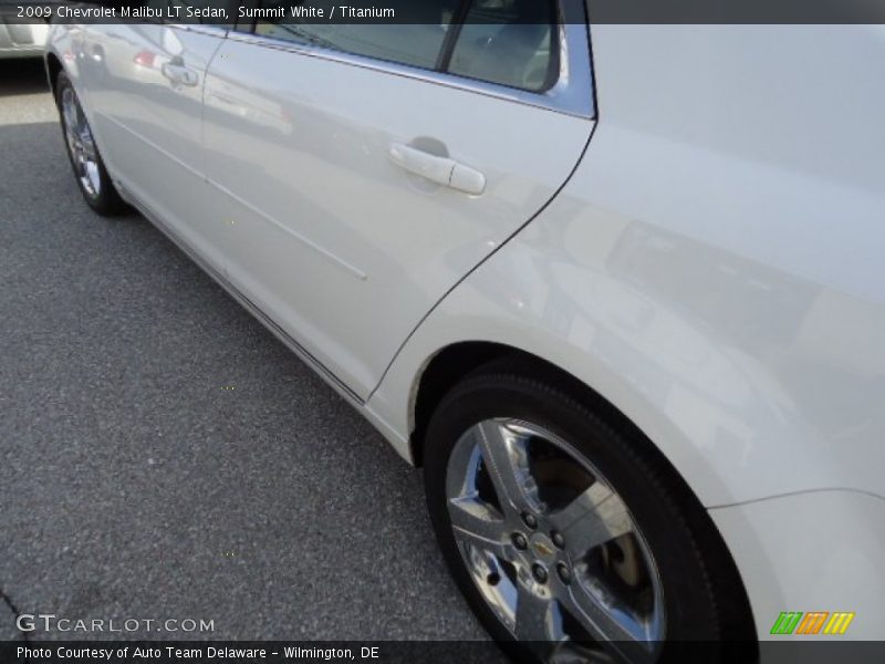 Summit White / Titanium 2009 Chevrolet Malibu LT Sedan
