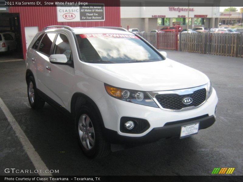 Snow White Pearl / Beige 2011 Kia Sorento EX