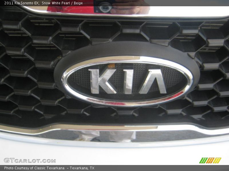 Snow White Pearl / Beige 2011 Kia Sorento EX