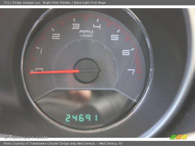 Bright Silver Metallic / Black/Light Frost Beige 2011 Dodge Avenger Lux