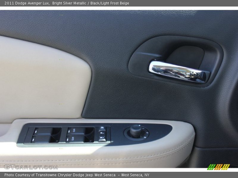 Bright Silver Metallic / Black/Light Frost Beige 2011 Dodge Avenger Lux