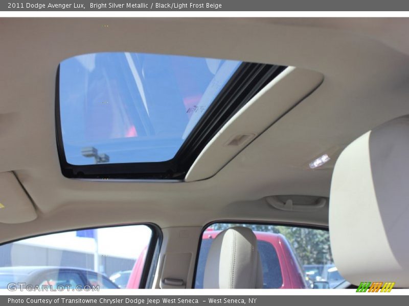 Bright Silver Metallic / Black/Light Frost Beige 2011 Dodge Avenger Lux