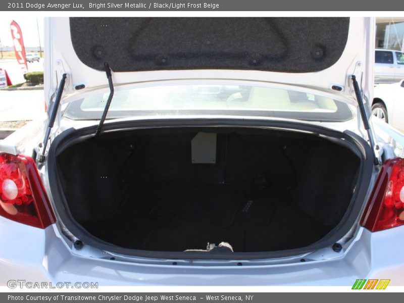 Bright Silver Metallic / Black/Light Frost Beige 2011 Dodge Avenger Lux