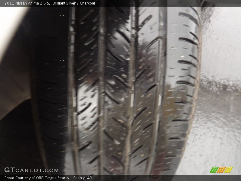 Brilliant Silver / Charcoal 2011 Nissan Altima 2.5 S