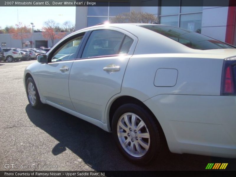 Dover White Pearl / Beige 2007 Mitsubishi Galant ES