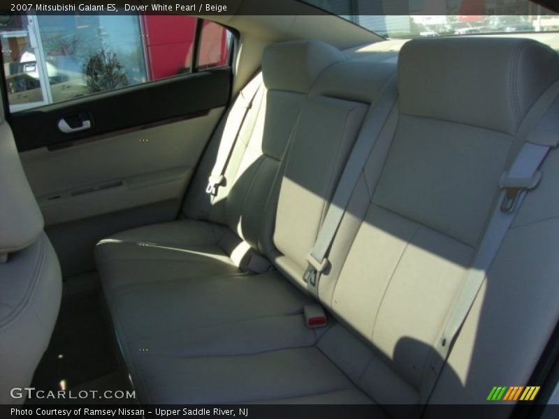 Dover White Pearl / Beige 2007 Mitsubishi Galant ES