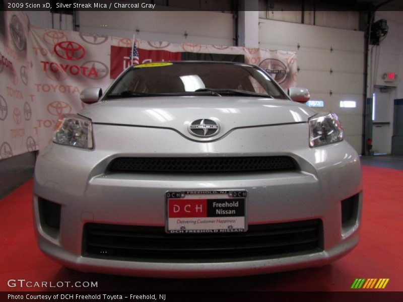 Silver Streak Mica / Charcoal Gray 2009 Scion xD