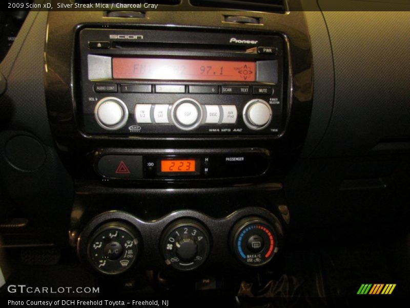 Silver Streak Mica / Charcoal Gray 2009 Scion xD