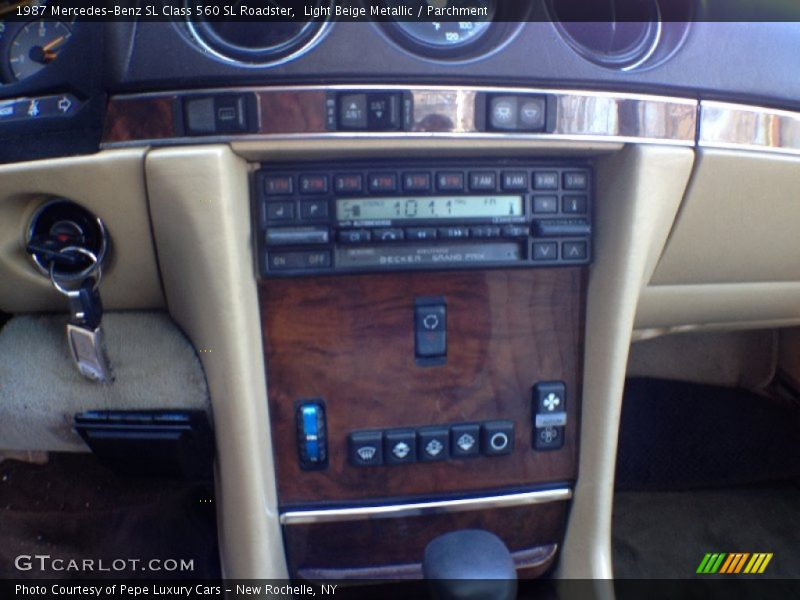 Light Beige Metallic / Parchment 1987 Mercedes-Benz SL Class 560 SL Roadster