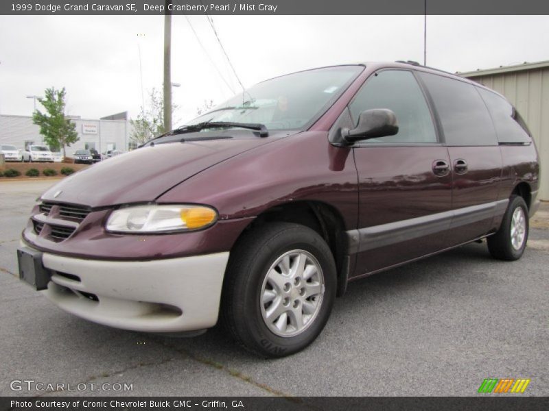Front 3/4 View of 1999 Grand Caravan SE