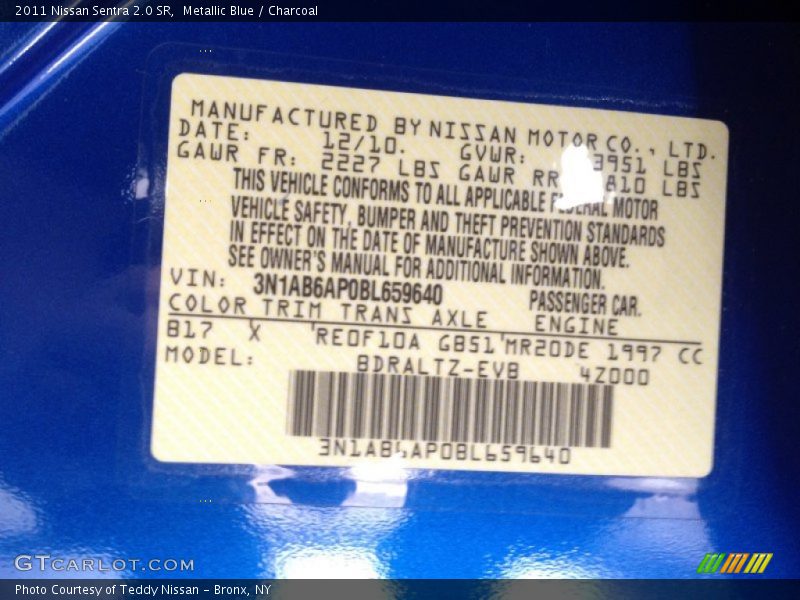 Metallic Blue / Charcoal 2011 Nissan Sentra 2.0 SR