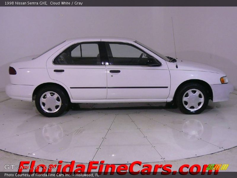 Cloud White / Gray 1998 Nissan Sentra GXE