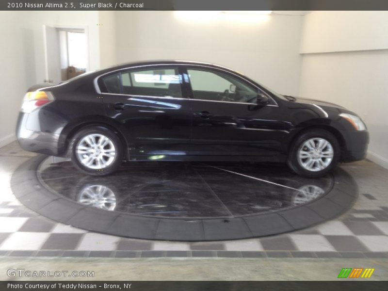 Super Black / Charcoal 2010 Nissan Altima 2.5