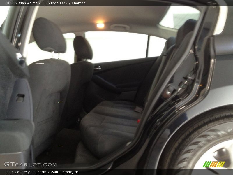 Super Black / Charcoal 2010 Nissan Altima 2.5