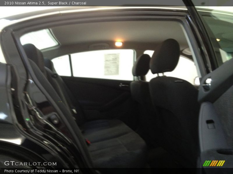 Super Black / Charcoal 2010 Nissan Altima 2.5