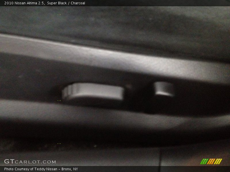 Super Black / Charcoal 2010 Nissan Altima 2.5