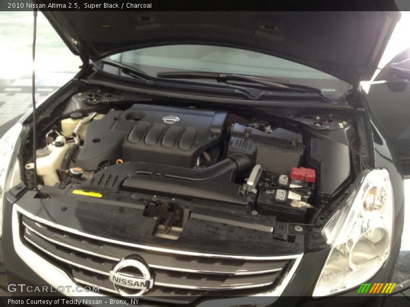 Super Black / Charcoal 2010 Nissan Altima 2.5