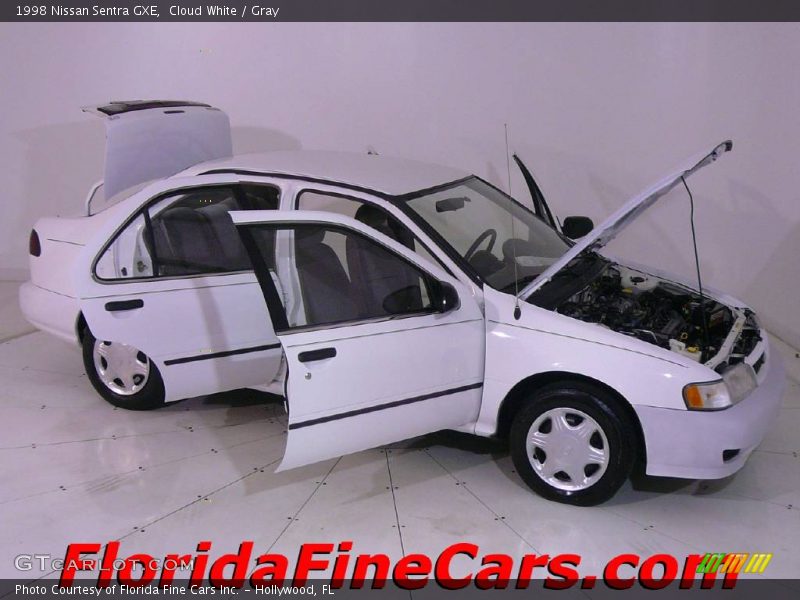Cloud White / Gray 1998 Nissan Sentra GXE