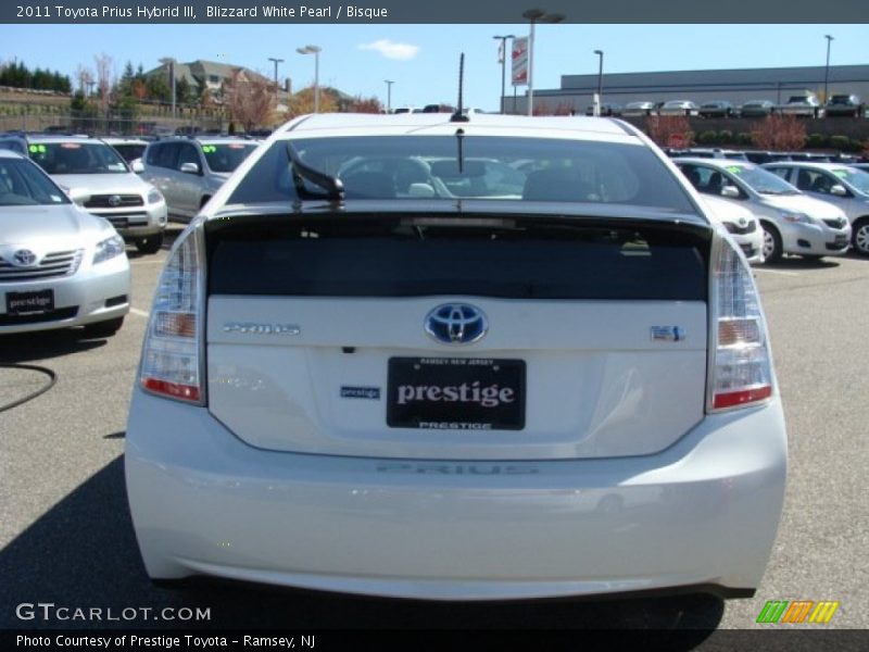 Blizzard White Pearl / Bisque 2011 Toyota Prius Hybrid III