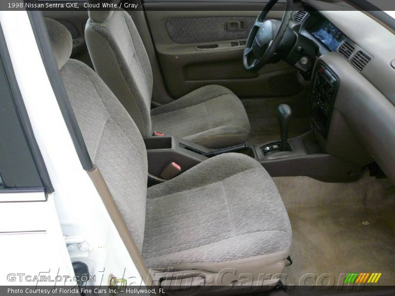 Cloud White / Gray 1998 Nissan Sentra GXE
